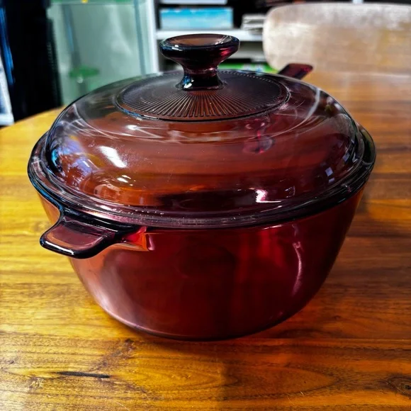 Pyrex Corning Vision cranberry tempered glass 2.5 L pot with lid - Picture 2 of 9